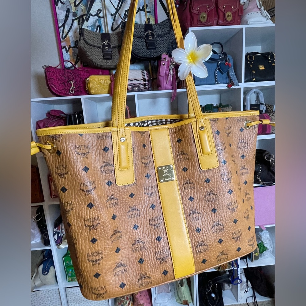 MCM Visetos Medium Liz Reversible Shopper Tote in Cognac and Yellow Leather - Picture 3 of 17